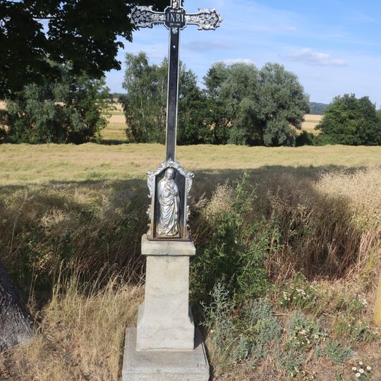 Kříž u silnice 405 u Petrovic