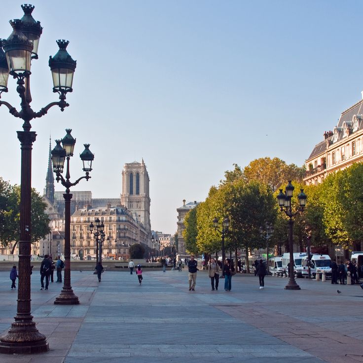 Place de l'Hôtel-de-Ville - Esplanade de la Libération