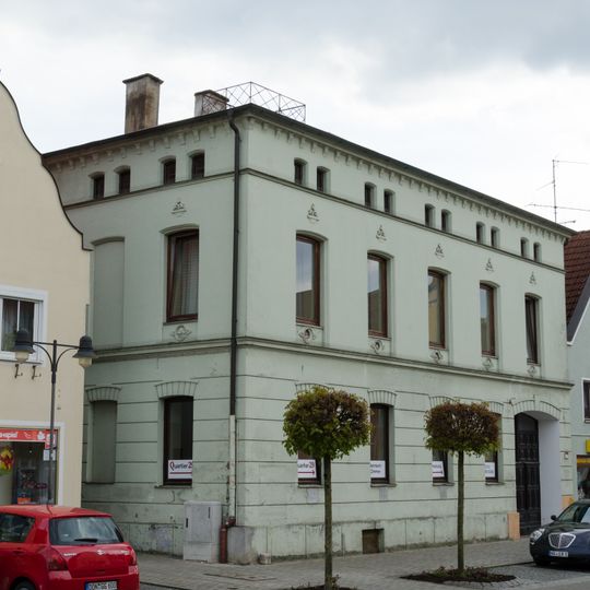 Wohn- und Geschäftshaus