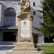 Pamätník padlým v I. +II. sv. v. , podstavec