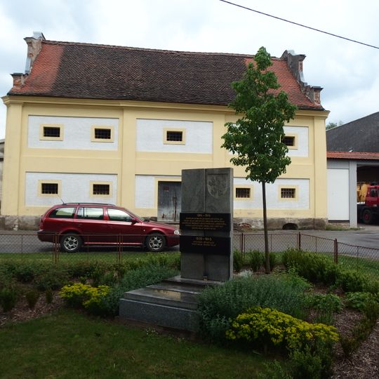 Pomník padlým v Českých Heřmanicích