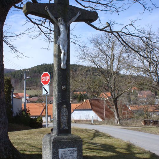 Kříž na východním okraji vsi