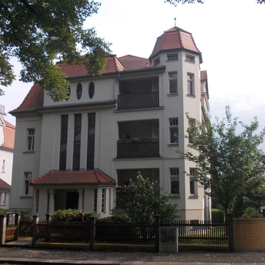 Villenartiges Wohnhaus Weinauallee 10