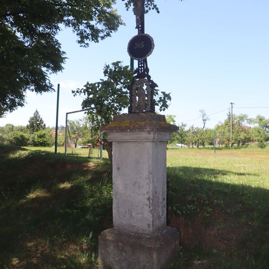 Kříž u cesty k domu č. 154 v Sudicích