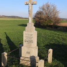 Kříž u silnice severně od Oponešic