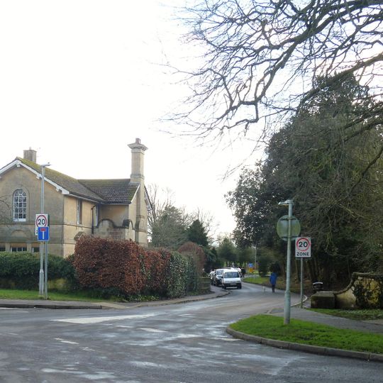 Gatehouse And Walls Flanking Entrance North Of Roundway Hospital Main Building