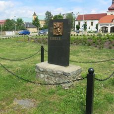 Pomník obětem okupace 1939-1945 v Kostomlatech pod Milešovkouu