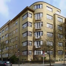 Mietshaus Karolingerplatz 4, Frankenallee 12/14