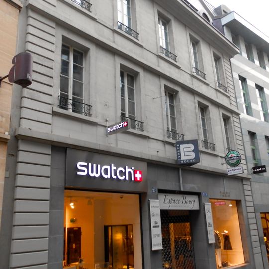 Naville house with courtyard