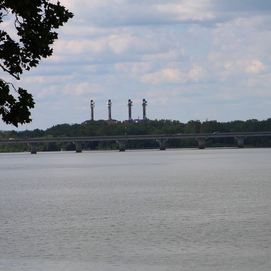 Veterans Memorial Bridge