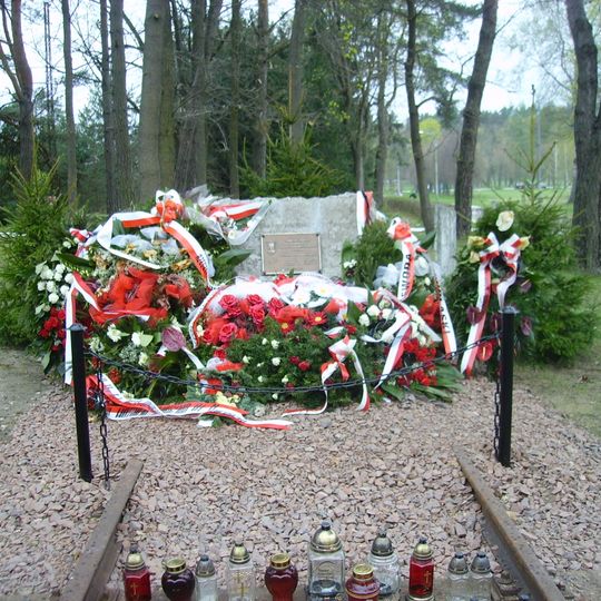 Pomnik ofiar mordu katyńskiego w Osowcu-Twierdzy