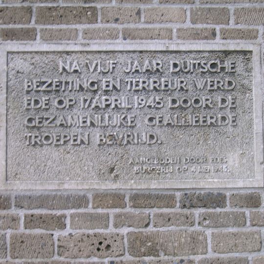 Plaquette op de Oude Kerk