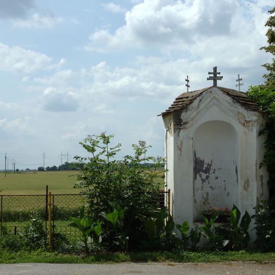 Trojboká kaplička v severní části Budihostic