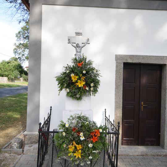 Kříž u kaple sv. Cyrila a Metoděje v Zahrádce