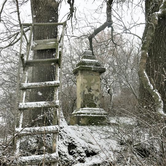 Kříž u polní cesty severně od Oskořínku