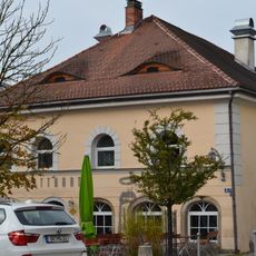 Wohn- und Geschäftshaus