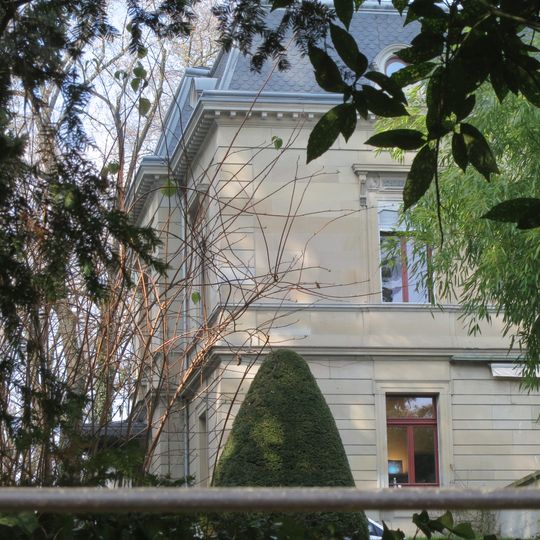 Villa Diana mit Remise, Orangerie und Parkanlage