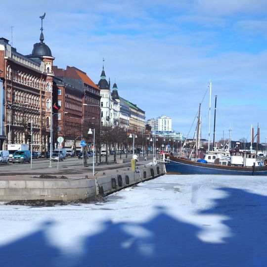 Standertskjöldin talo - Pohjoisranta 4 - Kirkkokatu 2