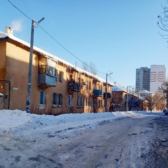 Näqi İsänbät Street