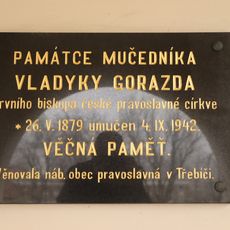 Pamětní deska biskupa Gorazda na kostele svatých Václava a Ludmily v Třebíči