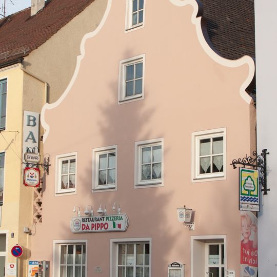 Wohn- und Geschäftshaus