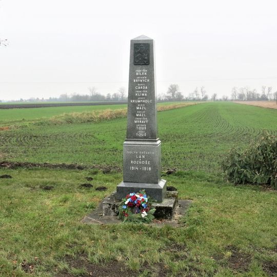 Pomník padlým v Lánech