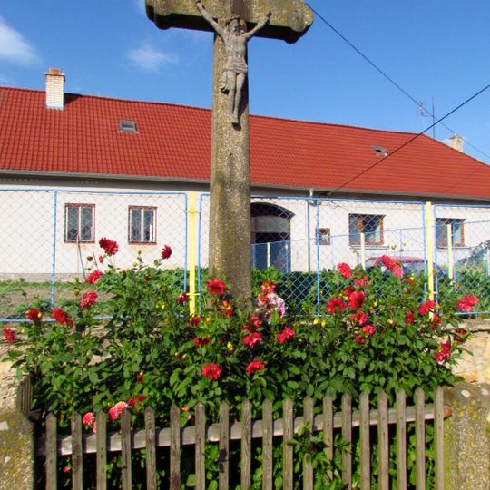 Kříž u domu 32 ve Svatoslavi