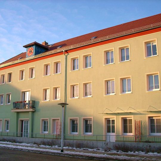 Mehrfamilienhaus der Wohnanlage Westrandbebauung Schulstraße 16a, 16b, 16c, 16d, 16e