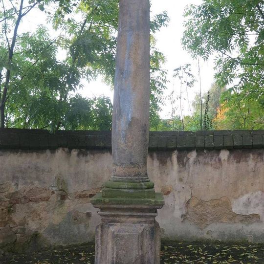 Sloup v Dolnonádražní ulici v Oseku