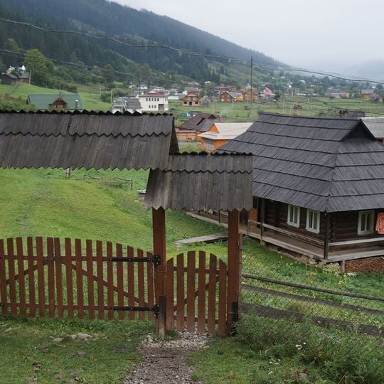 Хата-музей кінофільму «Тіні забутих предків»