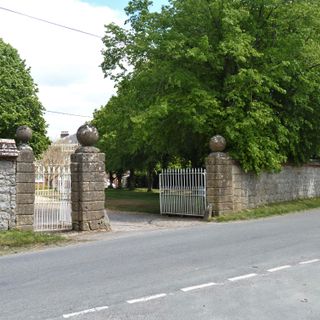 Stable Yard Walls And Gate Piers, East Kennett Manor