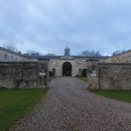 Bletchingdon Park, stables and attached walls approximately 150 metres east north east of Bletchingdon Park