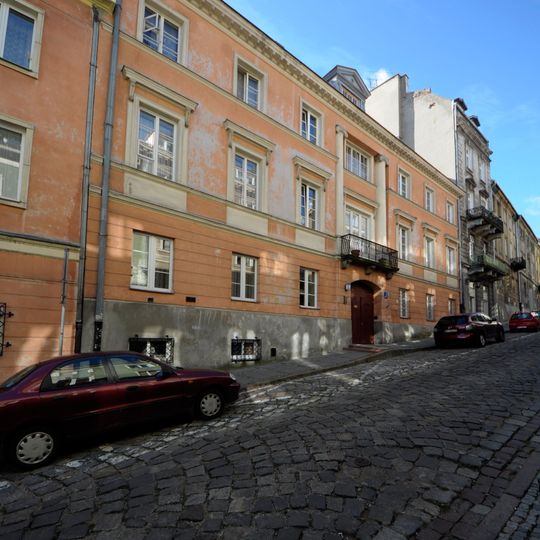 21 Bednarska Street in Warsaw