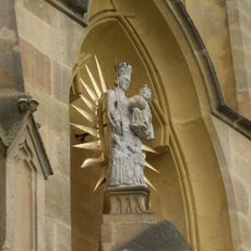 Socha Madony nad bočním portálem kostela Nanebevzetí Panny Marie kláštera v Kladrubech u Stříbra