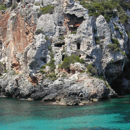 Cueva de la Sala, de la Iglesia o de los Jurados