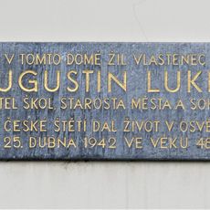 Pamětní deska Augustina Lukeše na domě Lukešova 360 ve Štětí