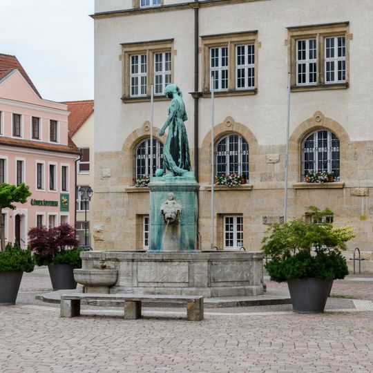 Brunnen mit Pflanzkübel Obermarkt -