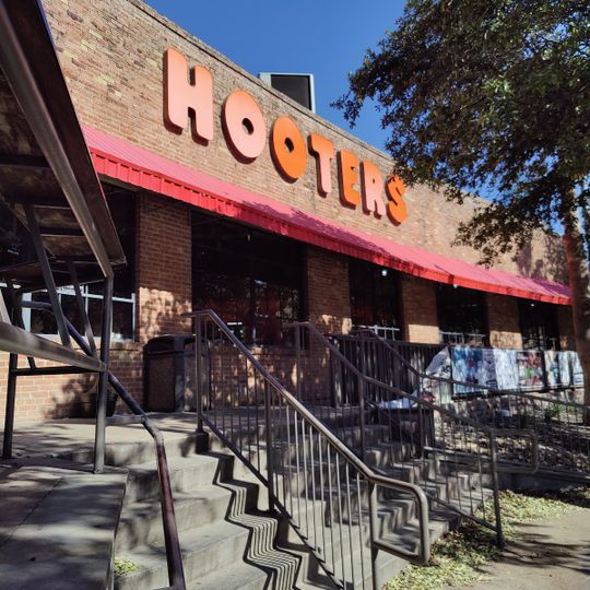Hooters