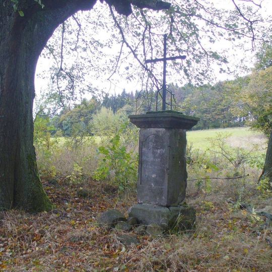 Kříž u polní cesty západně od Kamenického Šenova