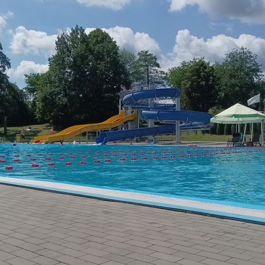 Otwarty basen miejski w Paczkowie