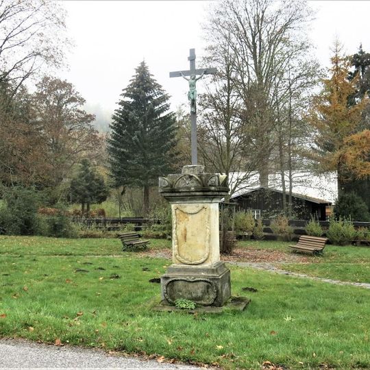 Kříž na návsi v Dolním Prysku