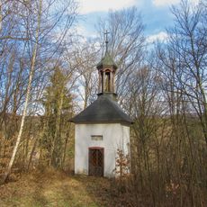 Kaplička v Bedřichově u cesty do Vésky