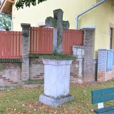 Kříž na rohu ulic Karlštejnská a Kopaninská v Ořechu