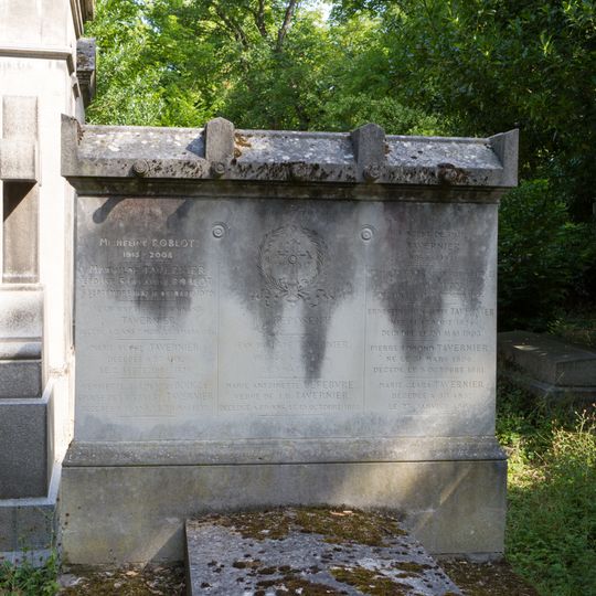 Grave of Jean-Baptiste Tavernier