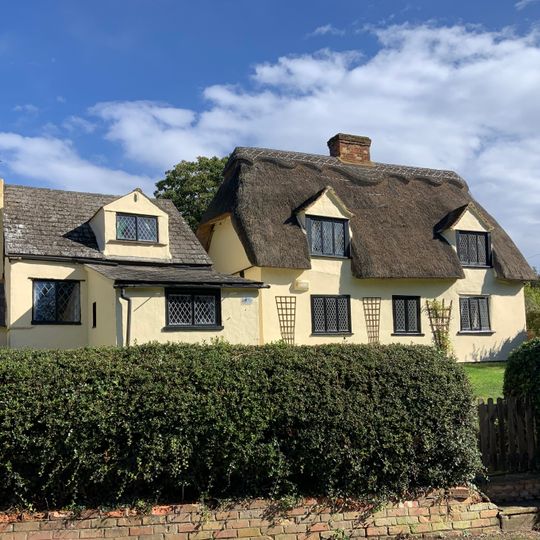 Gransden Cottage And The Granary