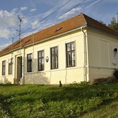 Základní škola - rodný dům Vítězslava Nezvala