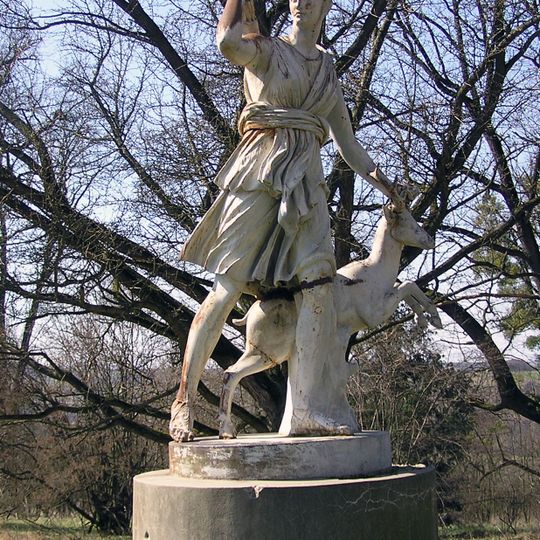 Socha Diany v zámeckém parku v Bojkovicích