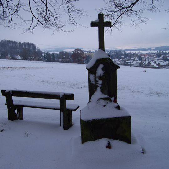 Kříž pod vodojemem v ulici Antala Staška v Lomnici nad Popelkou
