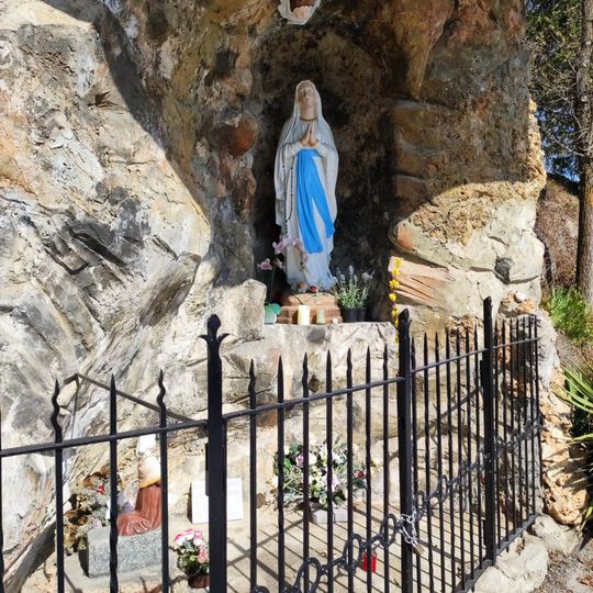 Statua, capitello votivo, opera d'arte, chiesa cattolica