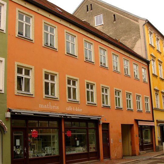 Wohn- und Geschäftshaus